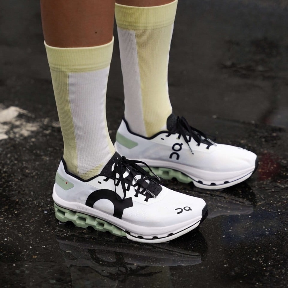 ON RUNNING Cloudboom Echo Sneaker